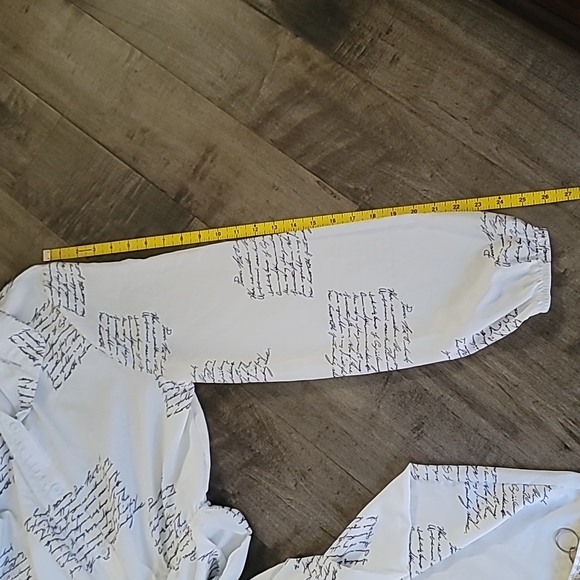 🧡2/$15 Bundle White jumpsuit cursive print long sleeve, elastic waistband 10/12 - Picture 11 of 12